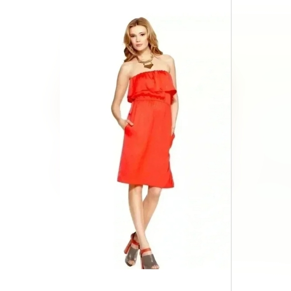 BCBGMaxAzria Dresses & Skirts - BCBGMaxAzria Strapless Red Dress